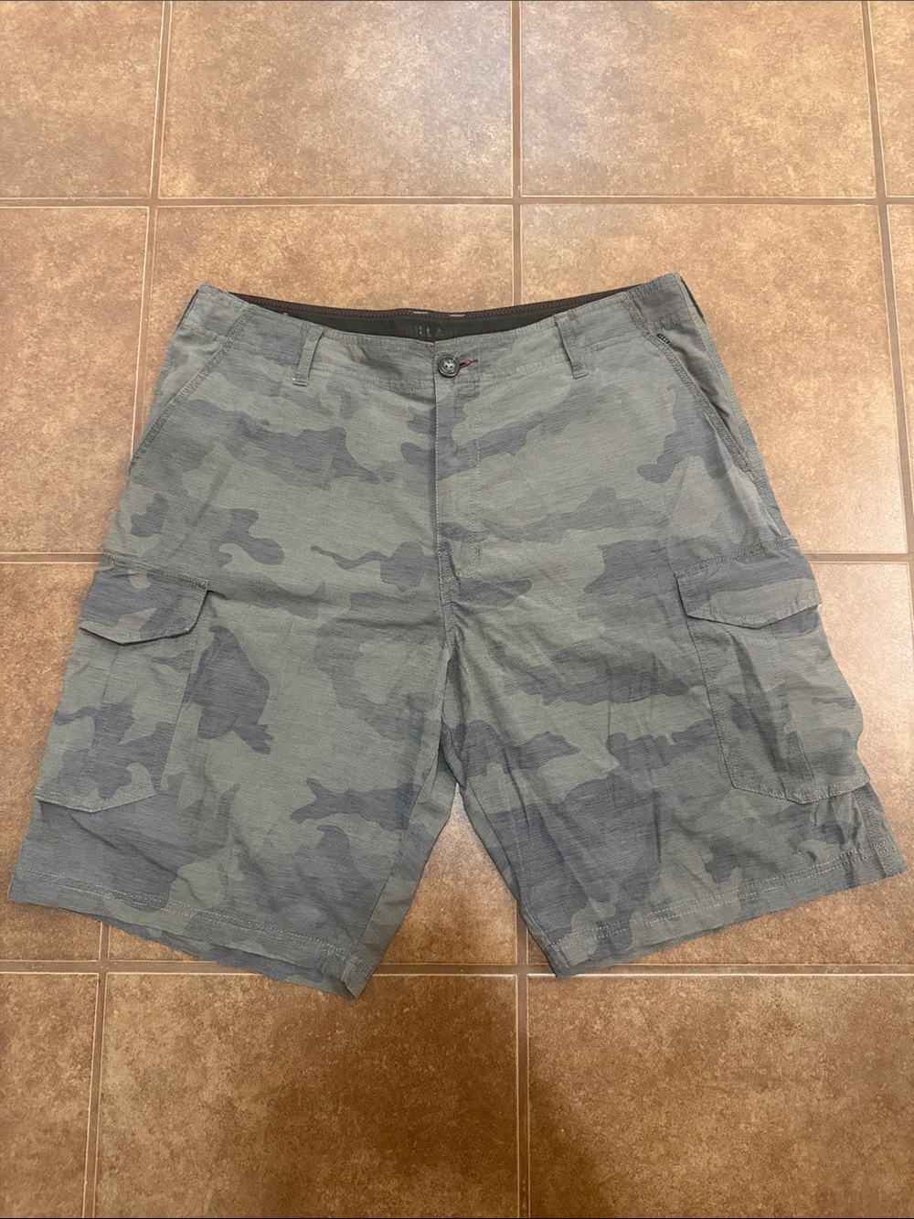 Billabong Men's Gray Camo Cargo Shorts